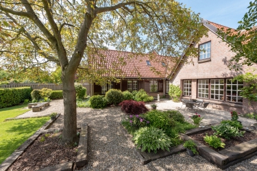 Unieke en fantastisch gelegen plek om te wonen en werken!
