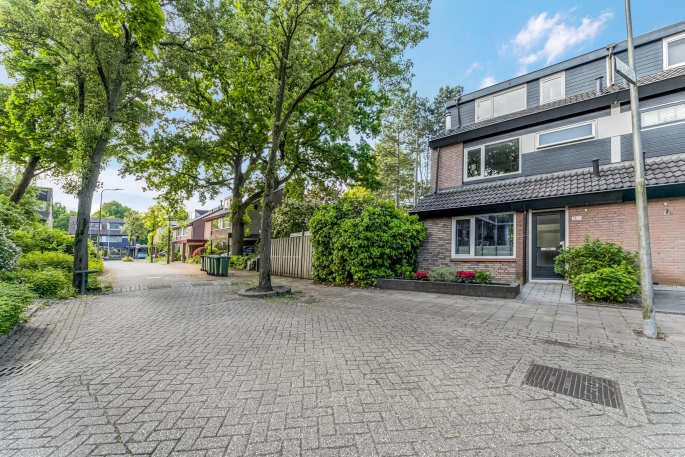 Brugakker 3660, 3704 LR, Zeist